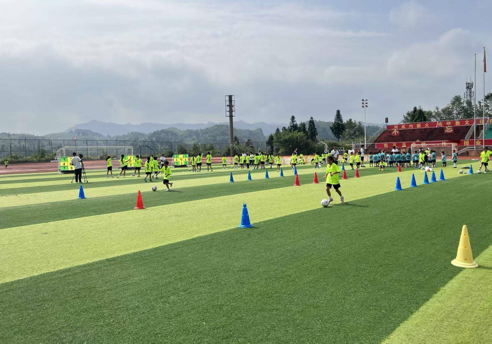 “愛苗行動(dòng)”啟航<strong></p>
<p>青柚苗
</strong>!為青少年注入持久動(dòng)力:青柚苗