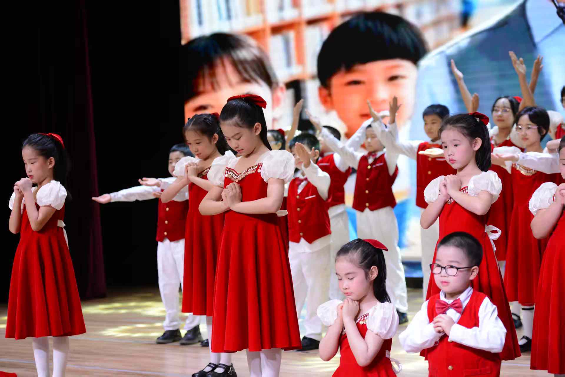 2025年書香天津·青少年讀書節暨“護苗·綠書簽行動”宣傳活動舉辦:青柚苗
