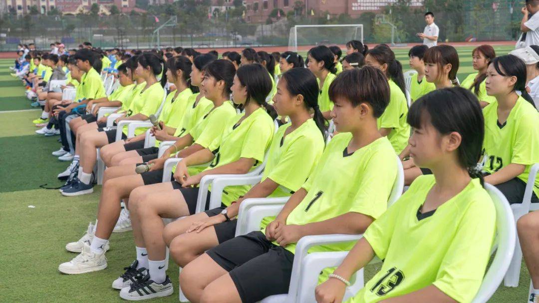 中國足球發展基金會中西部縣域地區青少年足球夏令營開營儀式暨“愛苗行動”簽約儀式在貴州織金舉行:青柚苗