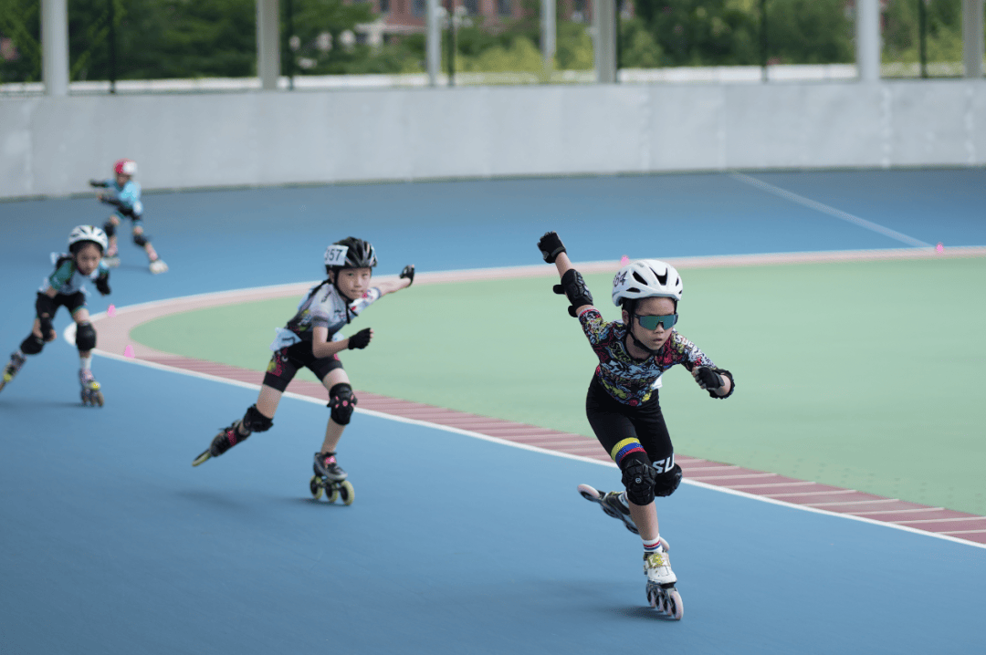 冰輪共舞育新苗<strong></p>
<p>青柚苗
</strong>！福建青少年“輪轉冰”賽事火熱開賽:青柚苗
