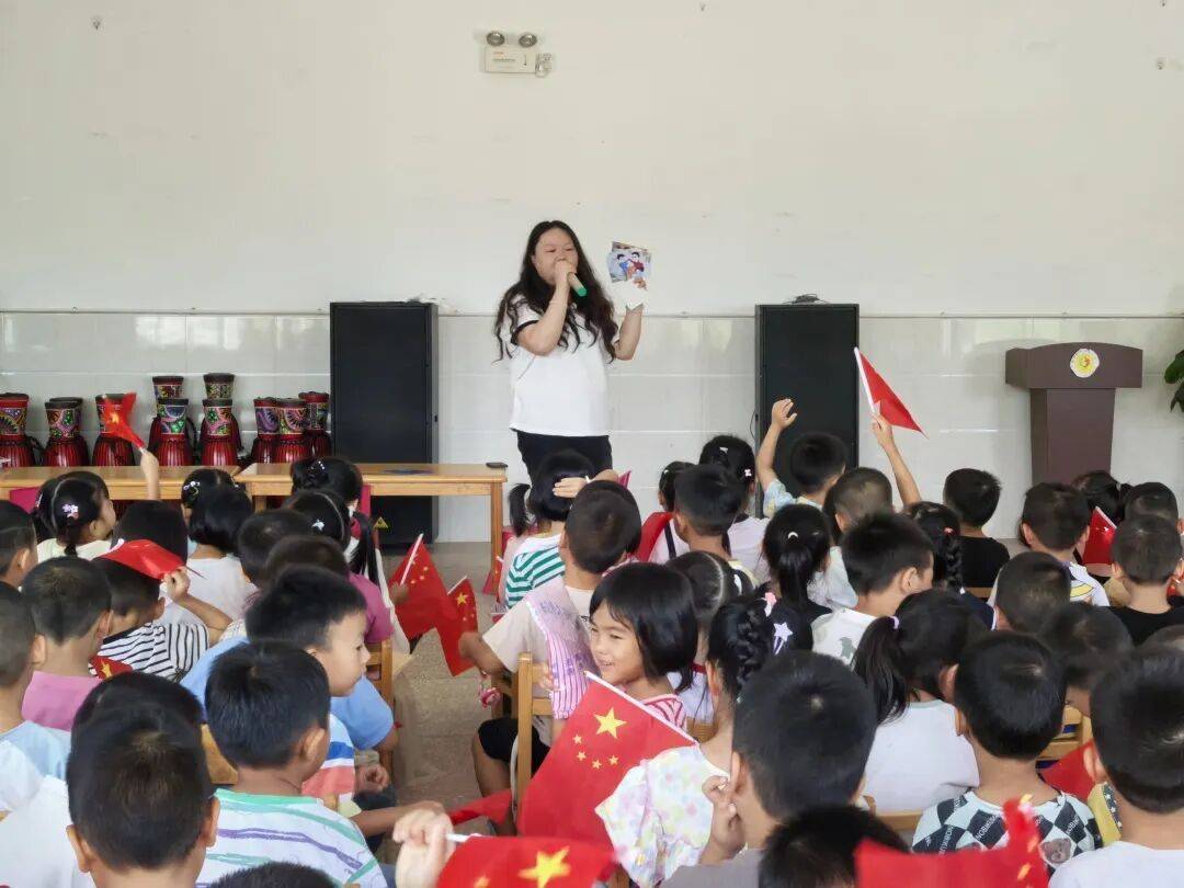 法治潤童心<strong></p>
<p>青柚苗
</strong>,普法護苗成長!新平縣戛灑鎮多彩活動護航青少年:青柚苗